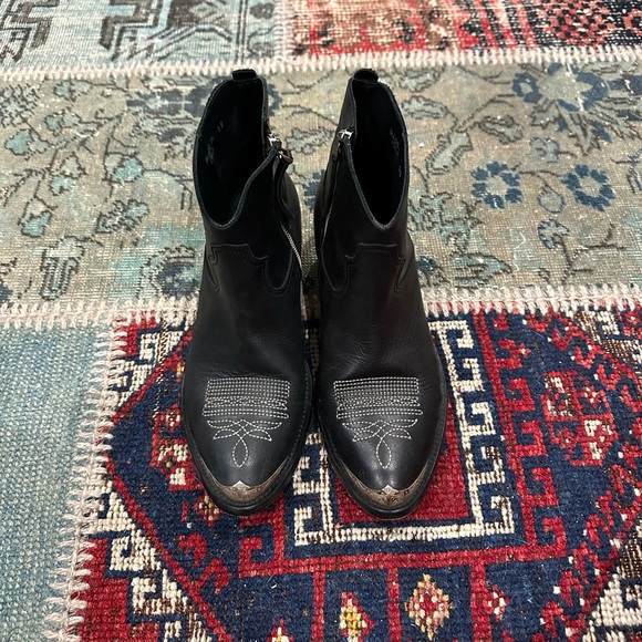 Golden Goose YOUNG Boots in Black - Picture 2 of 11